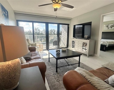 1401 N Riverside Drive - Photo Thumbnail 2