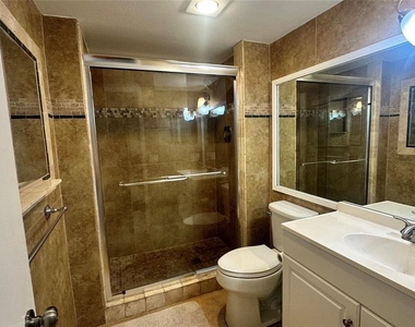 1401 N Riverside Drive - Photo Thumbnail 16