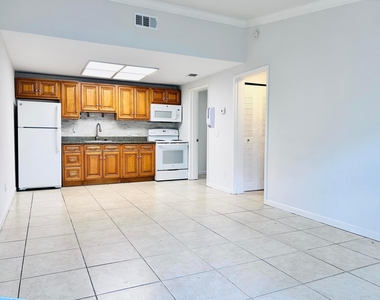 7168 Southgate Boulevard - Photo Thumbnail 6