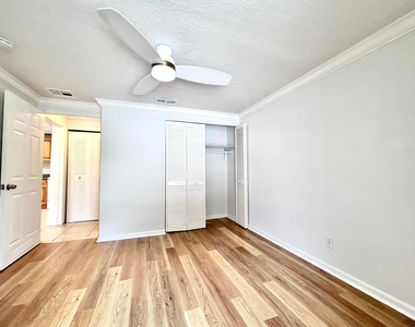 7168 Southgate Boulevard - Photo Thumbnail 8