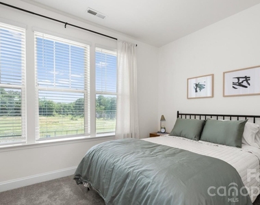 2635 W Trade Street - Photo Thumbnail 15