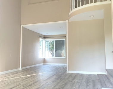 6953 Saddleback Place - Photo Thumbnail 4