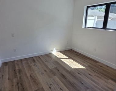 6130 Hazeltine - Photo Thumbnail 7