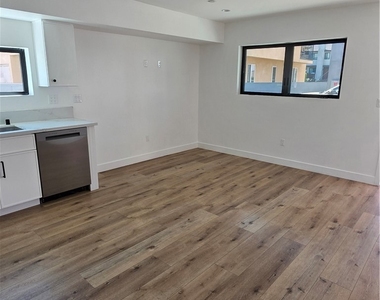 6130 Hazeltine - Photo Thumbnail 3