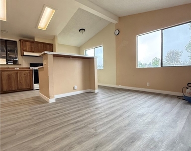 2040 Parkridge - Photo Thumbnail 2