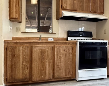 2040 Parkridge - Photo Thumbnail 3