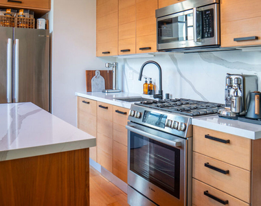 460 S Spring Street - Photo Thumbnail 14