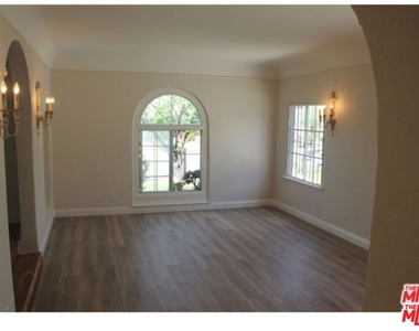 1120 S Plymouth Boulevard - Photo Thumbnail 3