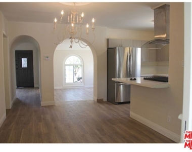 1120 S Plymouth Boulevard - Photo Thumbnail 1
