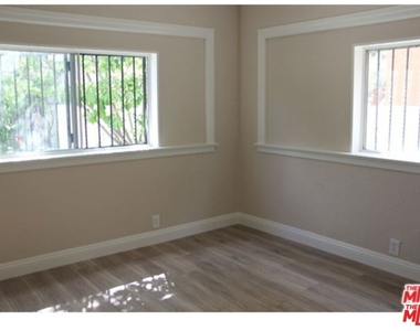 1120 S Plymouth Boulevard - Photo Thumbnail 4