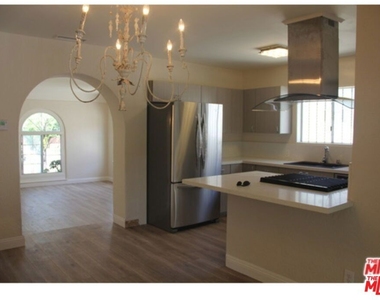 1120 S Plymouth Boulevard - Photo Thumbnail 2