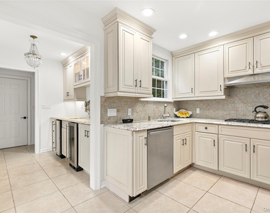 669 Hill Street - Photo Thumbnail 4