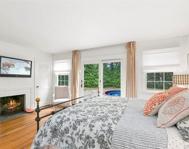 669 Hill Street - Photo Thumbnail 3