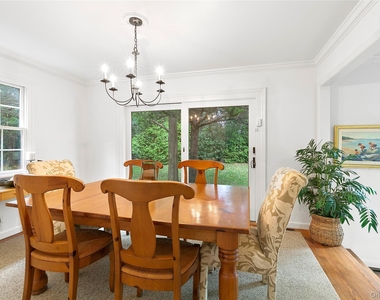 669 Hill Street - Photo Thumbnail 5