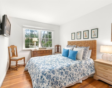 669 Hill Street - Photo Thumbnail 7