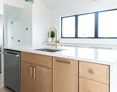 319 Wilmot Road - Photo Thumbnail 6