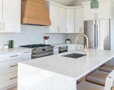319 Wilmot Road - Photo Thumbnail 3
