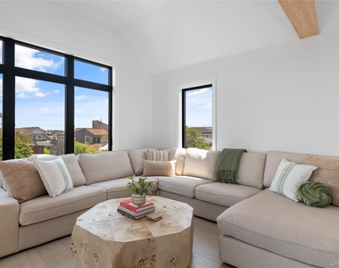 319 Wilmot Road - Photo Thumbnail 9