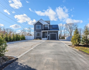 42 Lamport Avenue - Photo Thumbnail 11