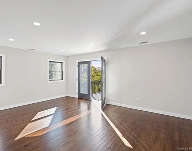 42 Lamport Avenue - Photo Thumbnail 1