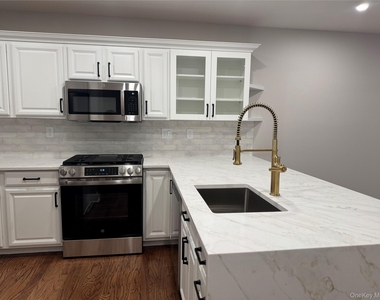 3111 Leeward Drive - Photo Thumbnail 2