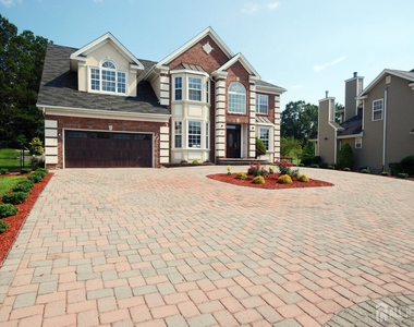 41 Fritz Drive - Photo Thumbnail 3