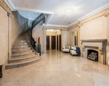 15 W 68th Street - Photo Thumbnail 2