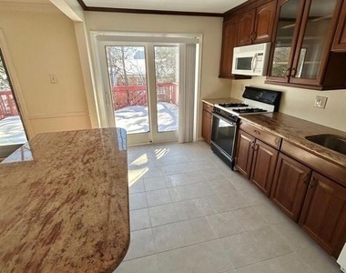 3301 Spring Lane - Photo Thumbnail 6