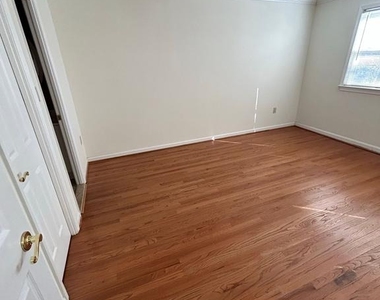 3301 Spring Lane - Photo Thumbnail 8