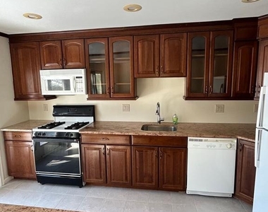 3301 Spring Lane - Photo Thumbnail 7