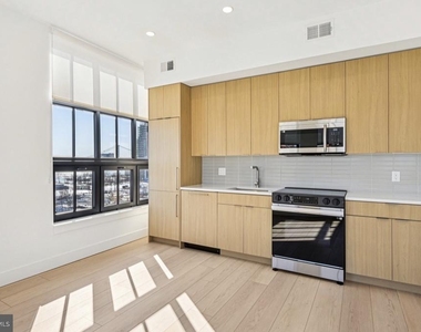 945 Frankford Ave - Photo Thumbnail 2