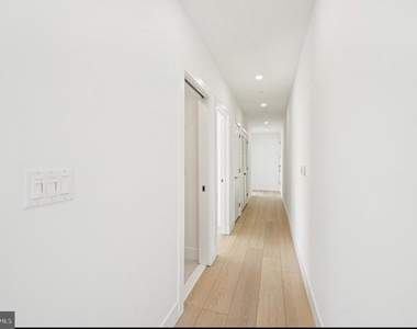945 Frankford Ave - Photo Thumbnail 14