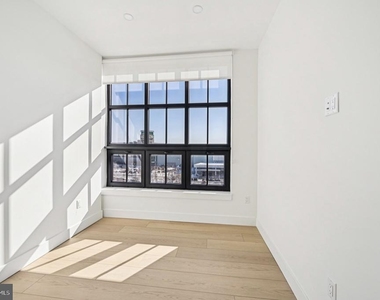 945 Frankford Ave - Photo Thumbnail 7