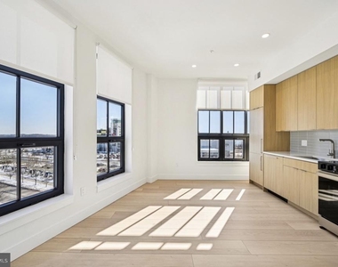 945 Frankford Ave - Photo Thumbnail 4