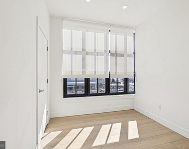 945 Frankford Ave - Photo Thumbnail 9