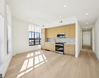 945 Frankford Ave - Photo Thumbnail 3