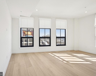 945 Frankford Ave - Photo Thumbnail 5