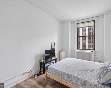 2031 Locust Street - Photo Thumbnail 12