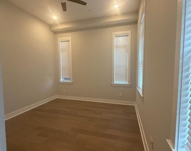 581 Jamestown - Photo Thumbnail 18