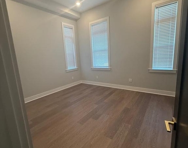 581 Jamestown - Photo Thumbnail 17
