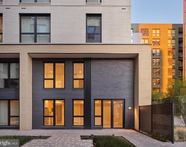 1099 Germantown Avenue - Photo Thumbnail 3