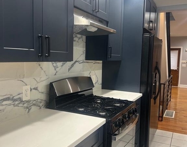 2417 S Rosewood Street - Photo Thumbnail 10