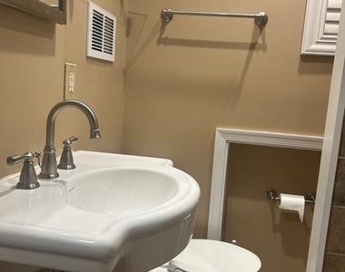 2417 S Rosewood Street - Photo Thumbnail 31