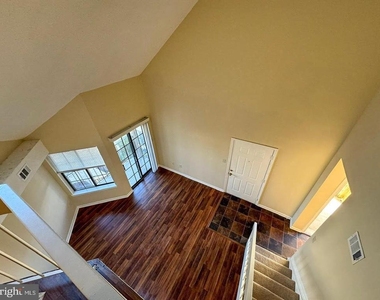 14111 William Street - Photo Thumbnail 3