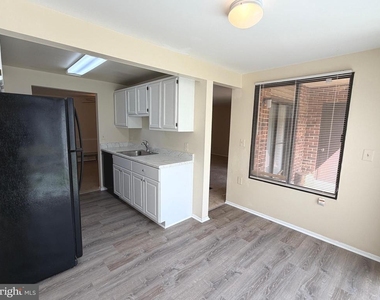 18131 Chalet Drive - Photo Thumbnail 8