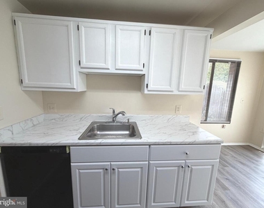 18131 Chalet Drive - Photo Thumbnail 12