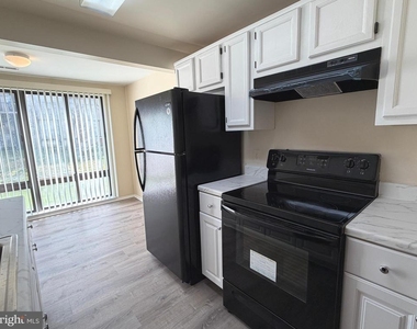 18131 Chalet Drive - Photo Thumbnail 6