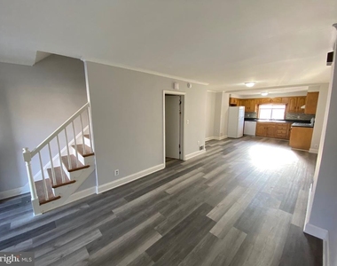 338 Gusryan Street - Photo Thumbnail 3