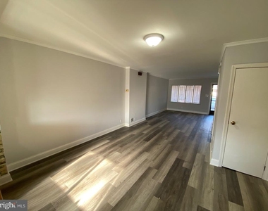 338 Gusryan Street - Photo Thumbnail 4