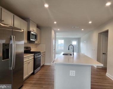 377 Waterside Square - Photo Thumbnail 2